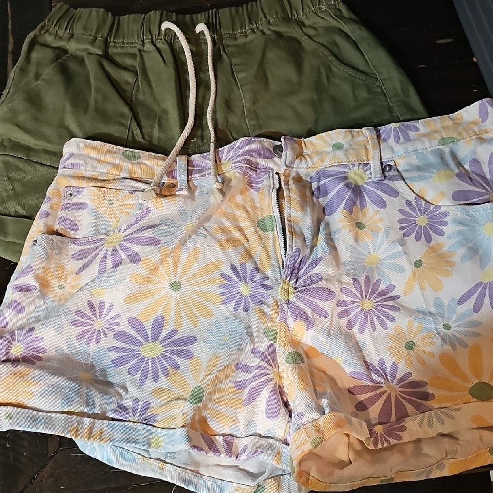 Floral and Olive Women's Shorts Set